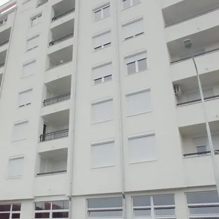 Avenoir Apartman *