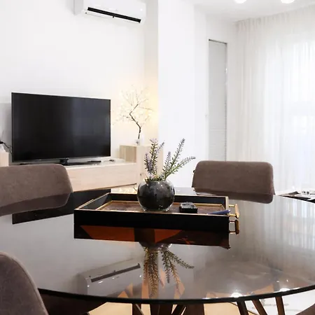 Apartman Avenoir *