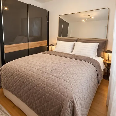 Avenoir Apartman *